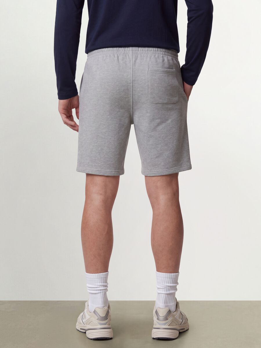Grey cotton-blend shorts with elasticated waistband, regular fit_2