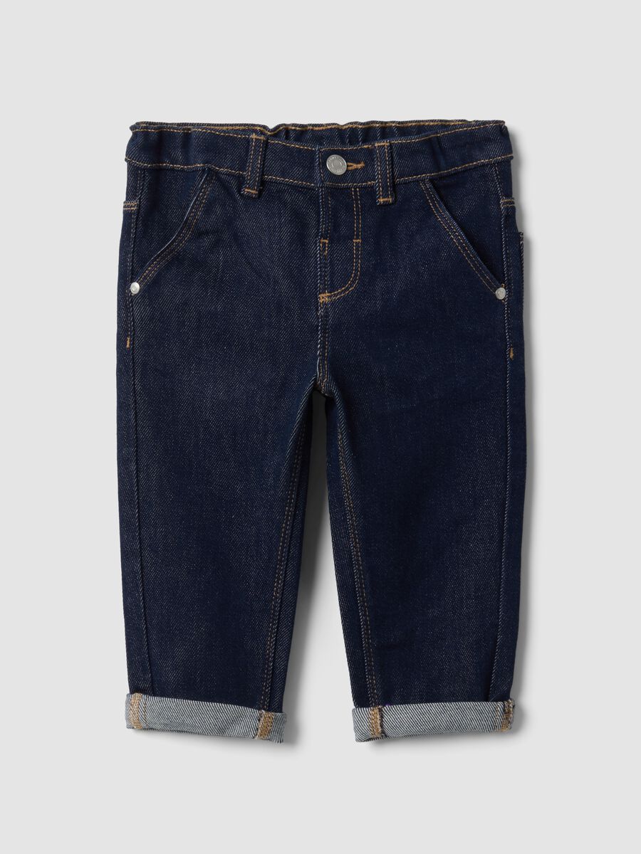 Jeans denim blu scuro in cotone elasticizzato con risvolto per bimbo_0
