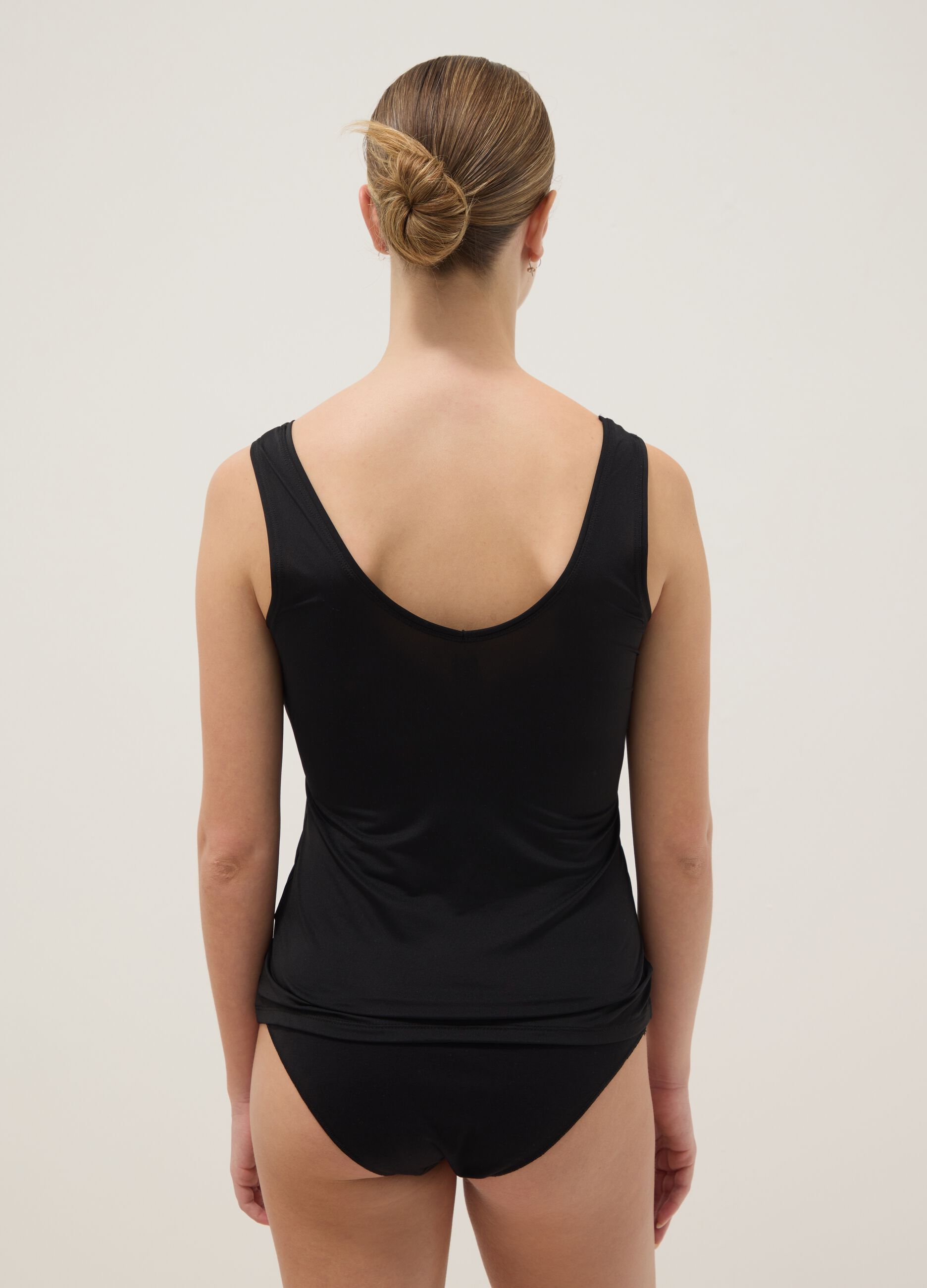 Black tank top deep V regular fit