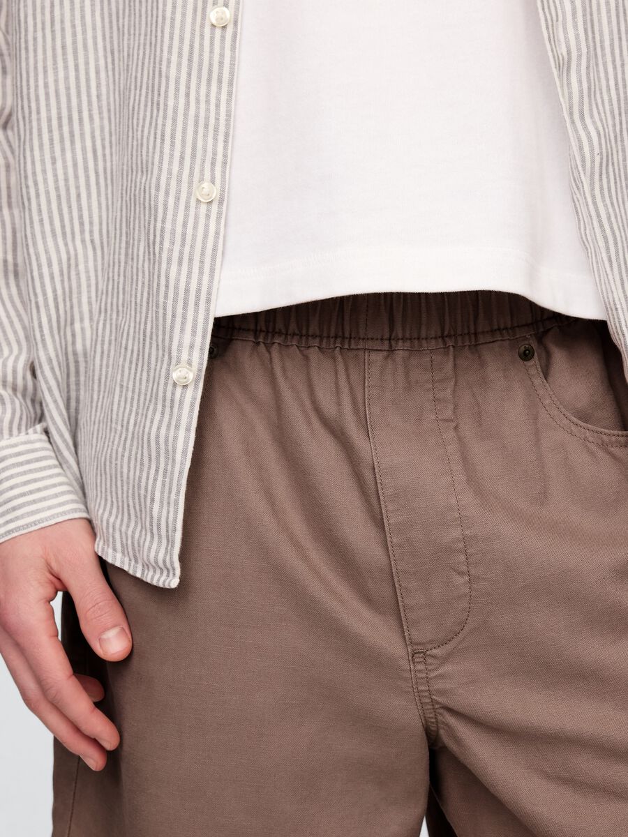Brown linen and cotton shorts by Gap_4