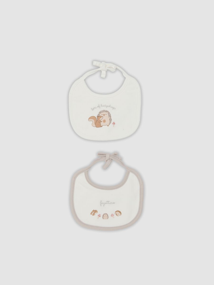 2-pack white organic cotton baby bibs with animal print_0