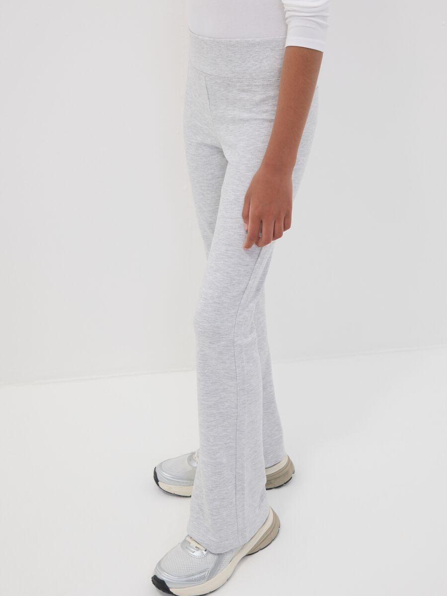 Girls&rsquo; grey flared trousers in stretchy organic cotton_2