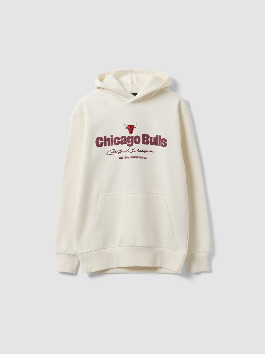 White cotton-blend hoodie with Chicago Bulls logo_0