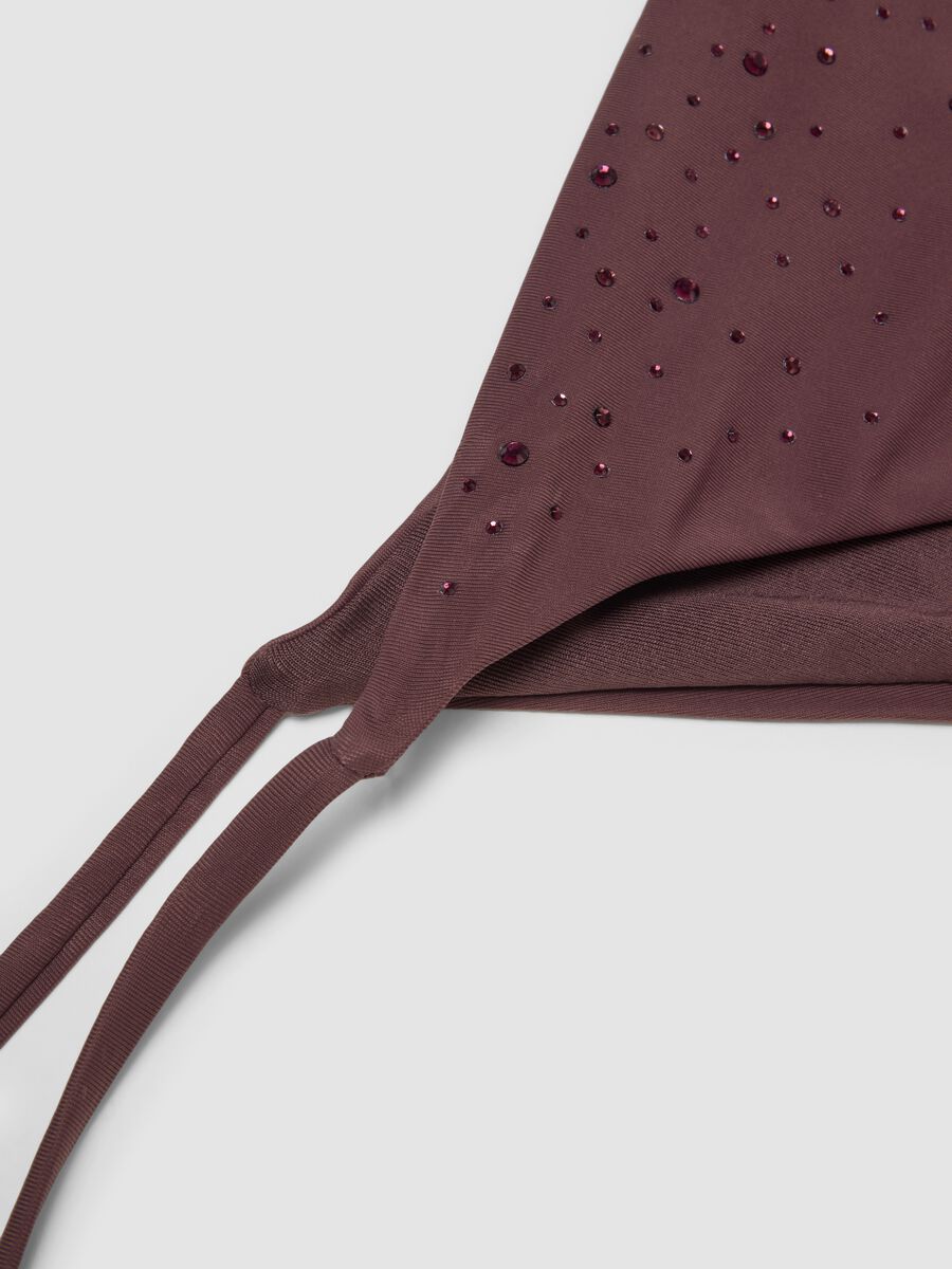 Slip bikini elasticizzato marrone con dettagli brillanti_5