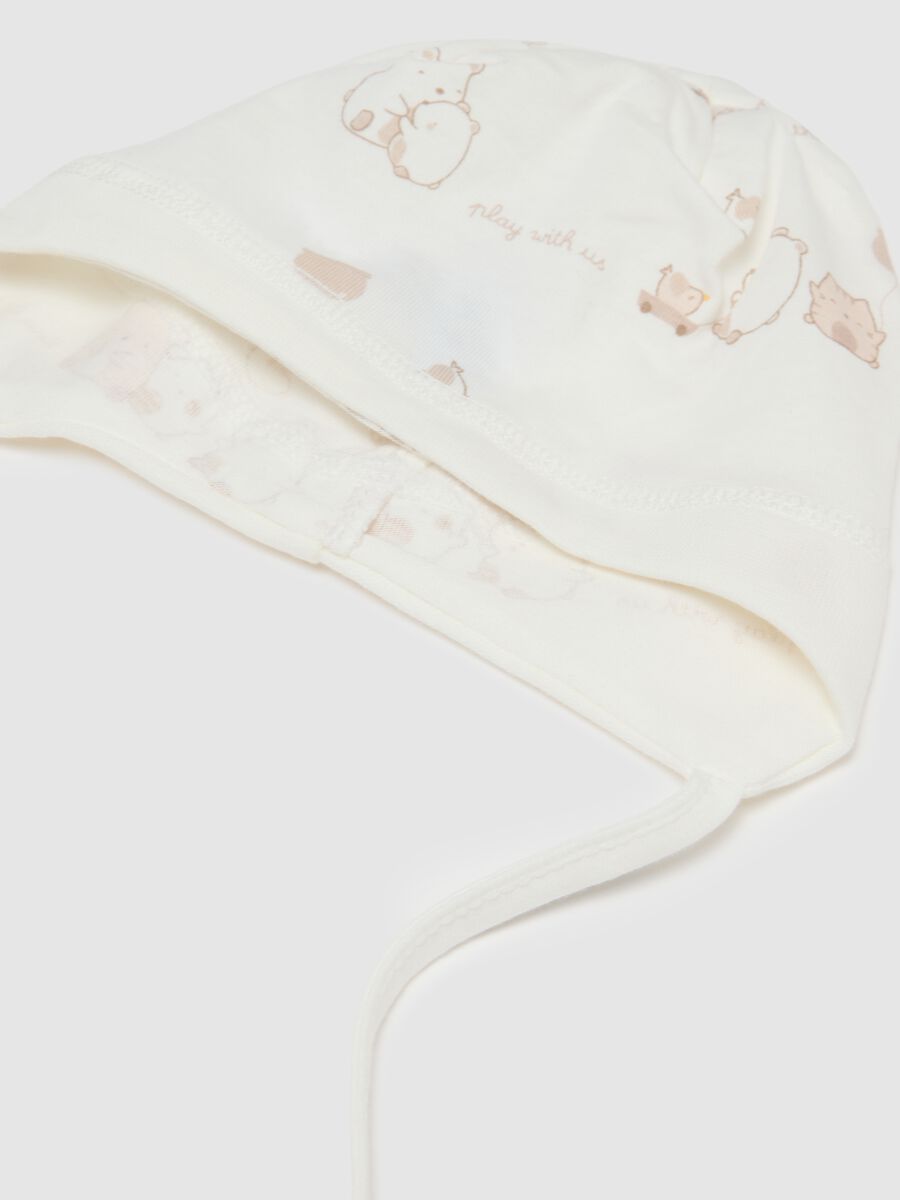 Set cappellino scarpine bianco da neonati in puro cotone_1
