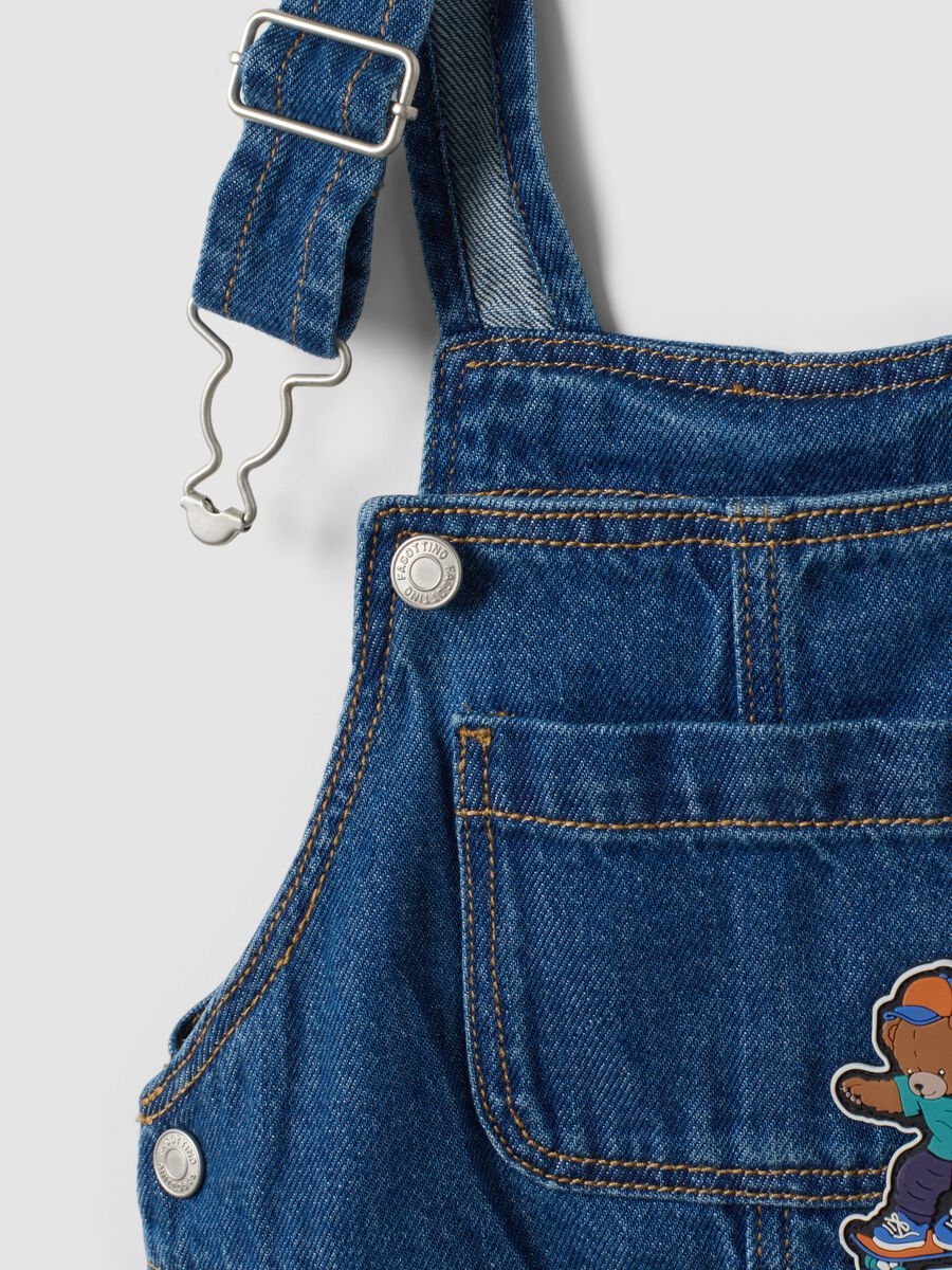 Salopette blu in denim di puro cotone con orsetto per bimbo_3