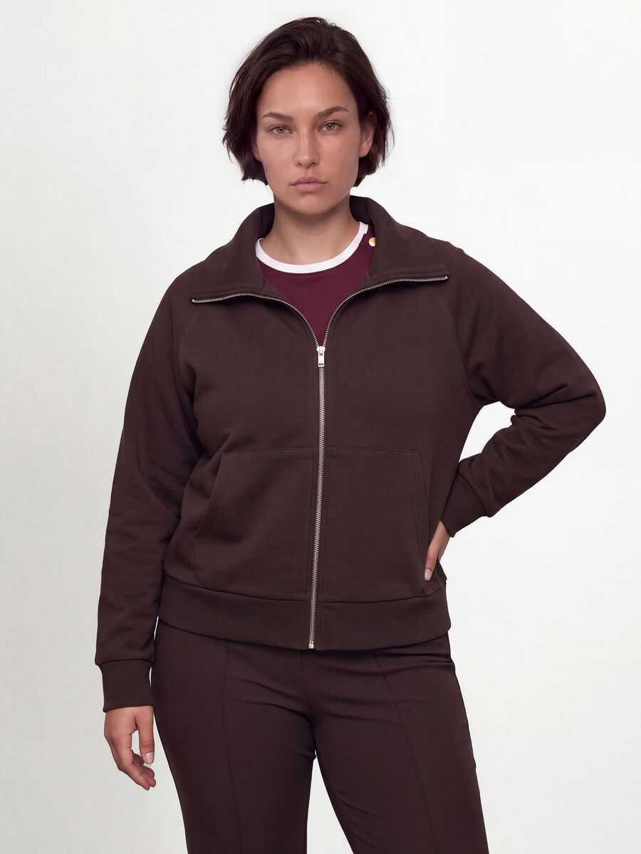 Felpa marrone in viscosa elasticizzata con dolcevita regular fit_2