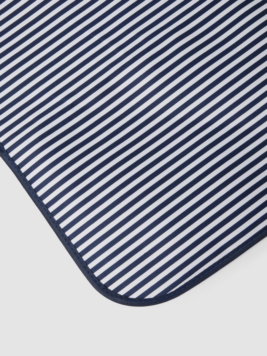 Blue striped throw with handle_2