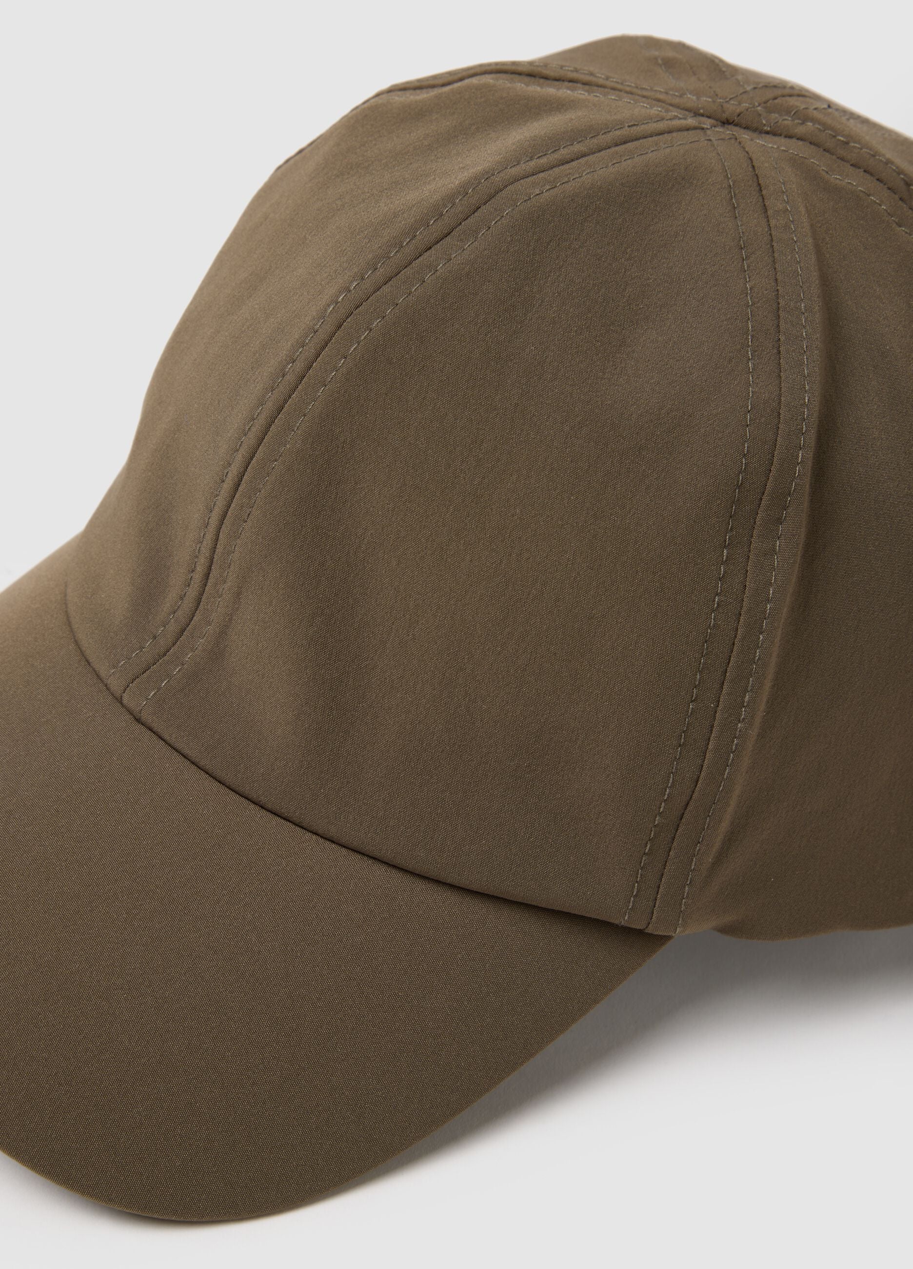 Brown cap with adjustable visor