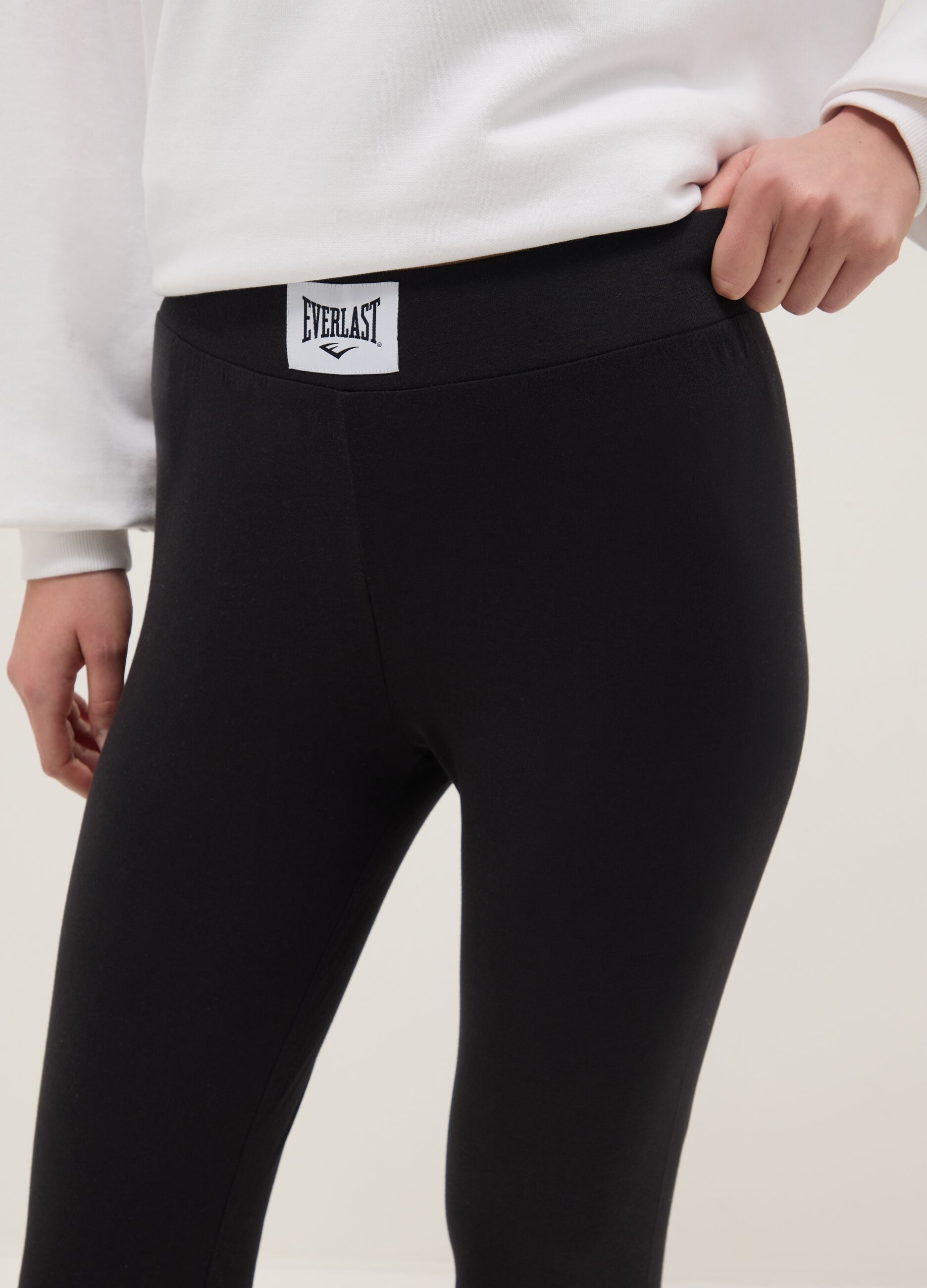 Black stretch cotton leggings with regular fit and Everlast logo
