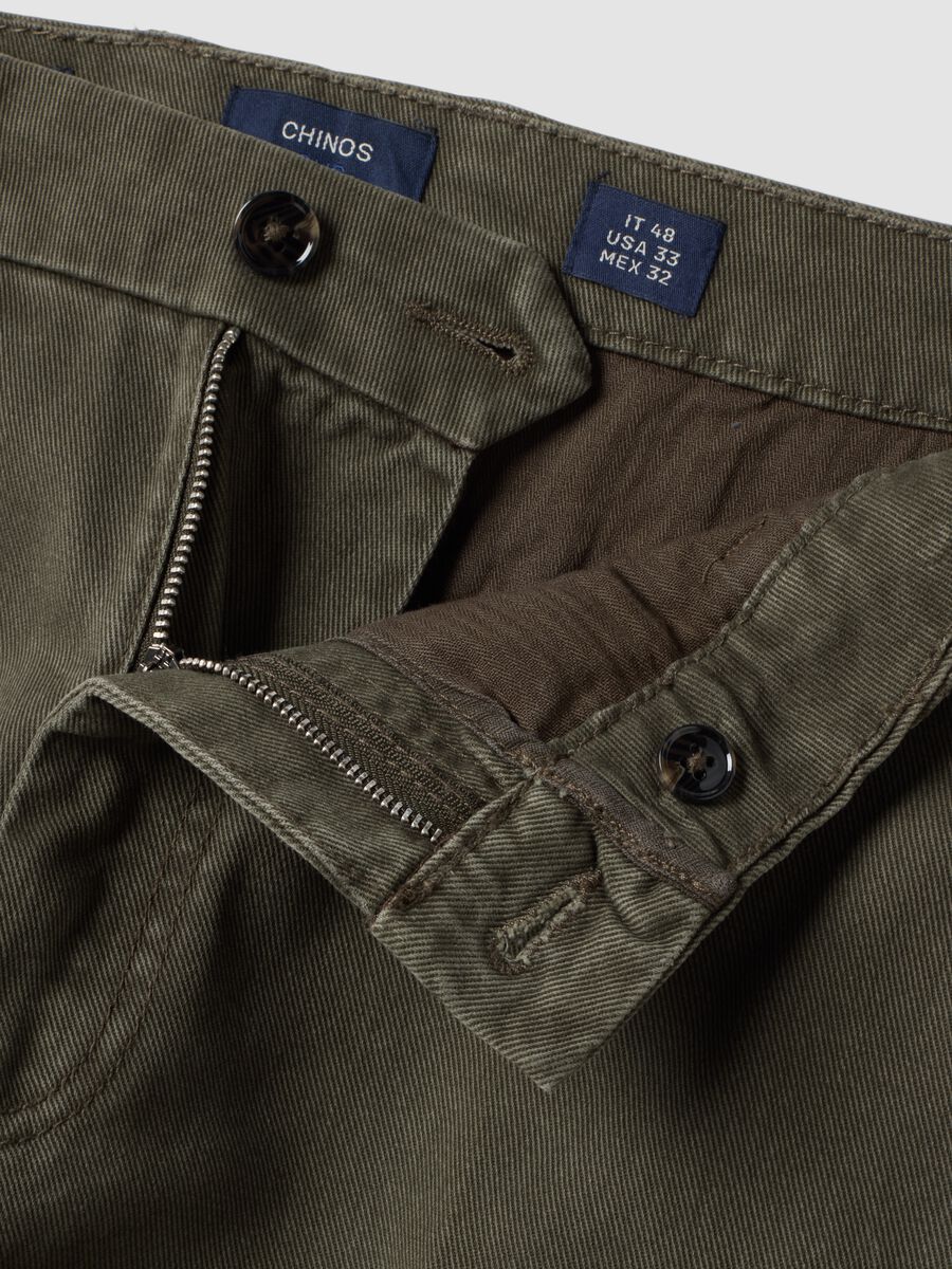 Green pure cotton carrot-fit chino trousers_1