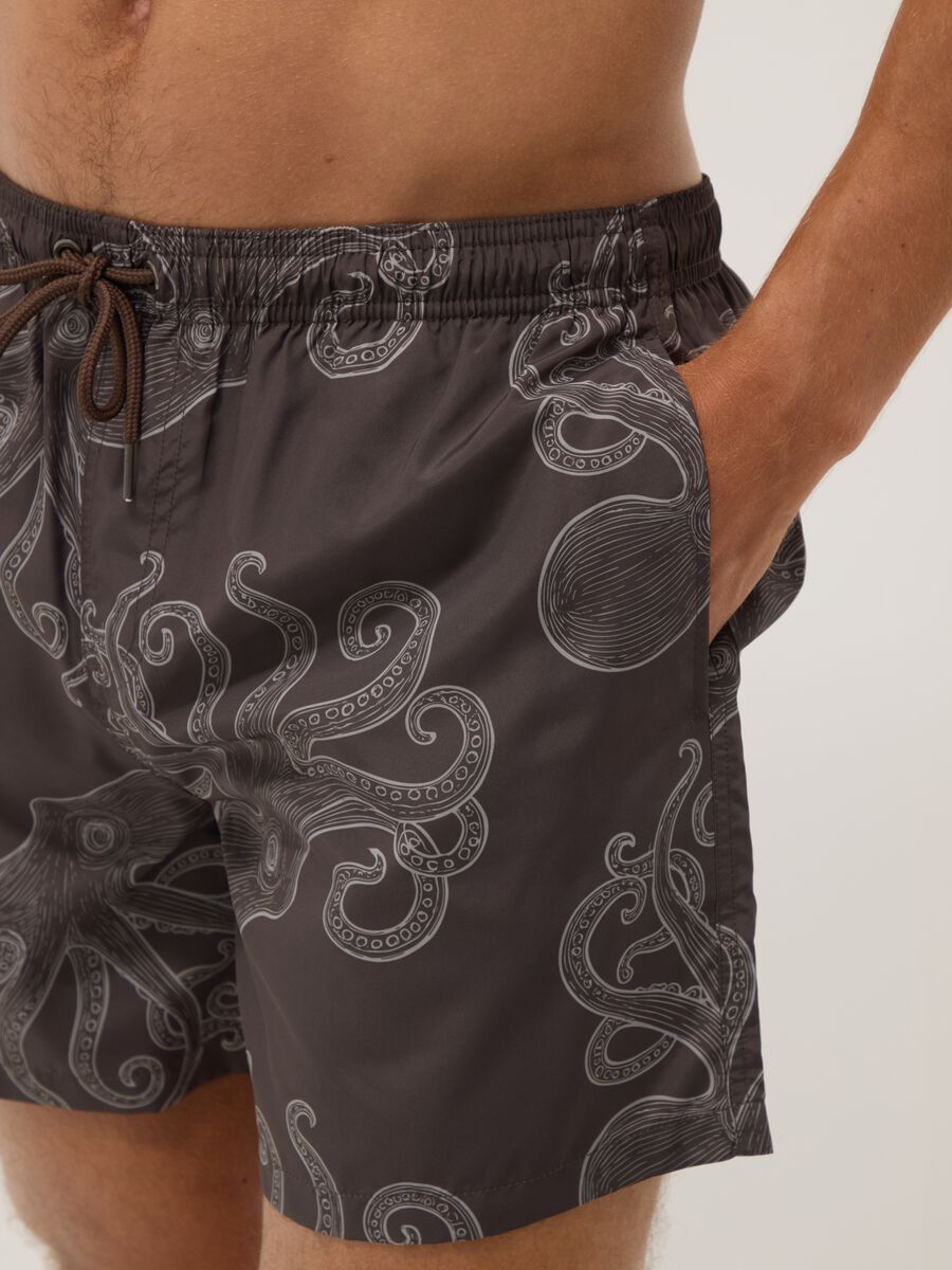 Brown swim shorts with all-over print_4
