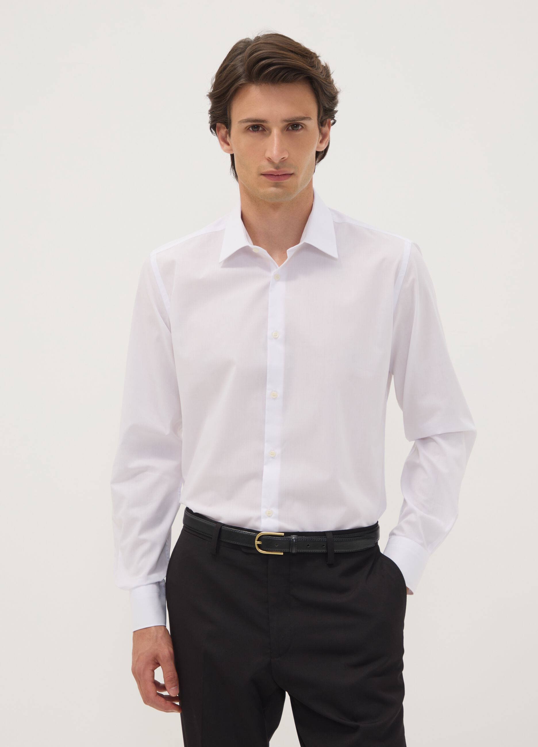 White slim-fit shirt with classic collar, easy-iron