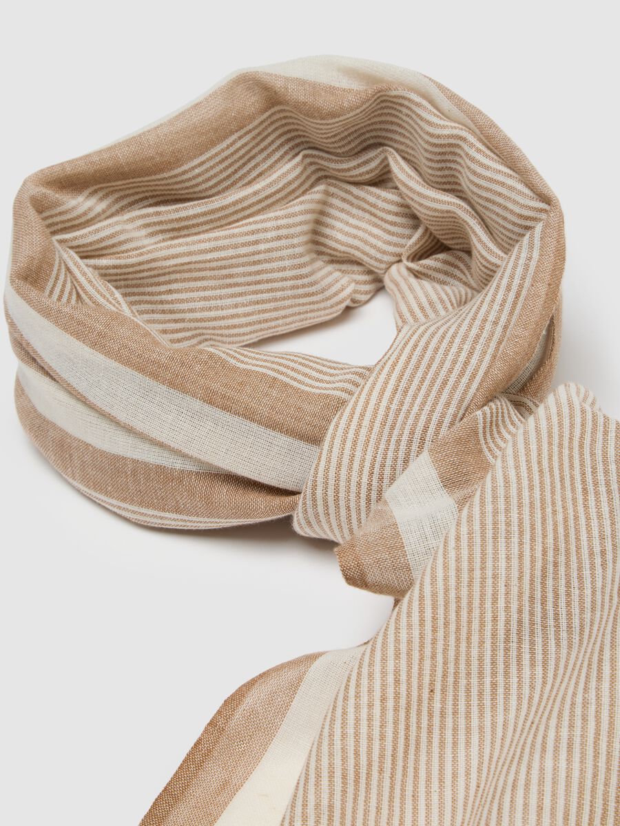 Sciarpa leggera in puro cotone a righe multicolor con frange_1
