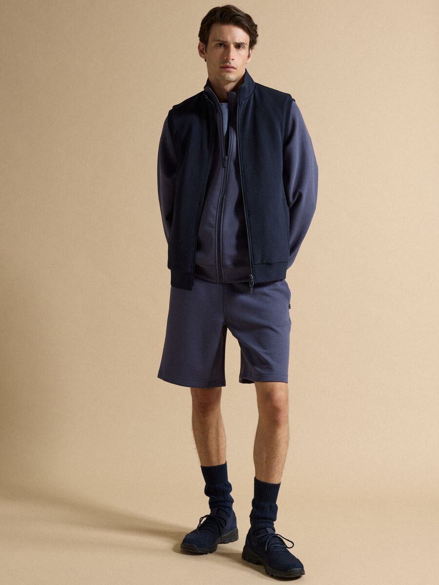 Gilet blu in cotone elasticizzato con colletto regular fit_1