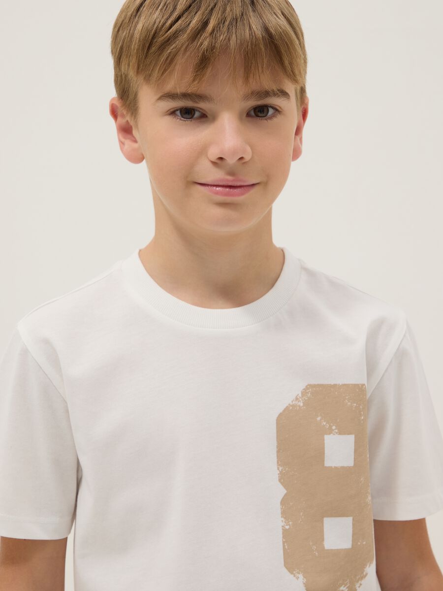 T-shirt in puro cotone bianca da ragazzo regular fit con stampa_2