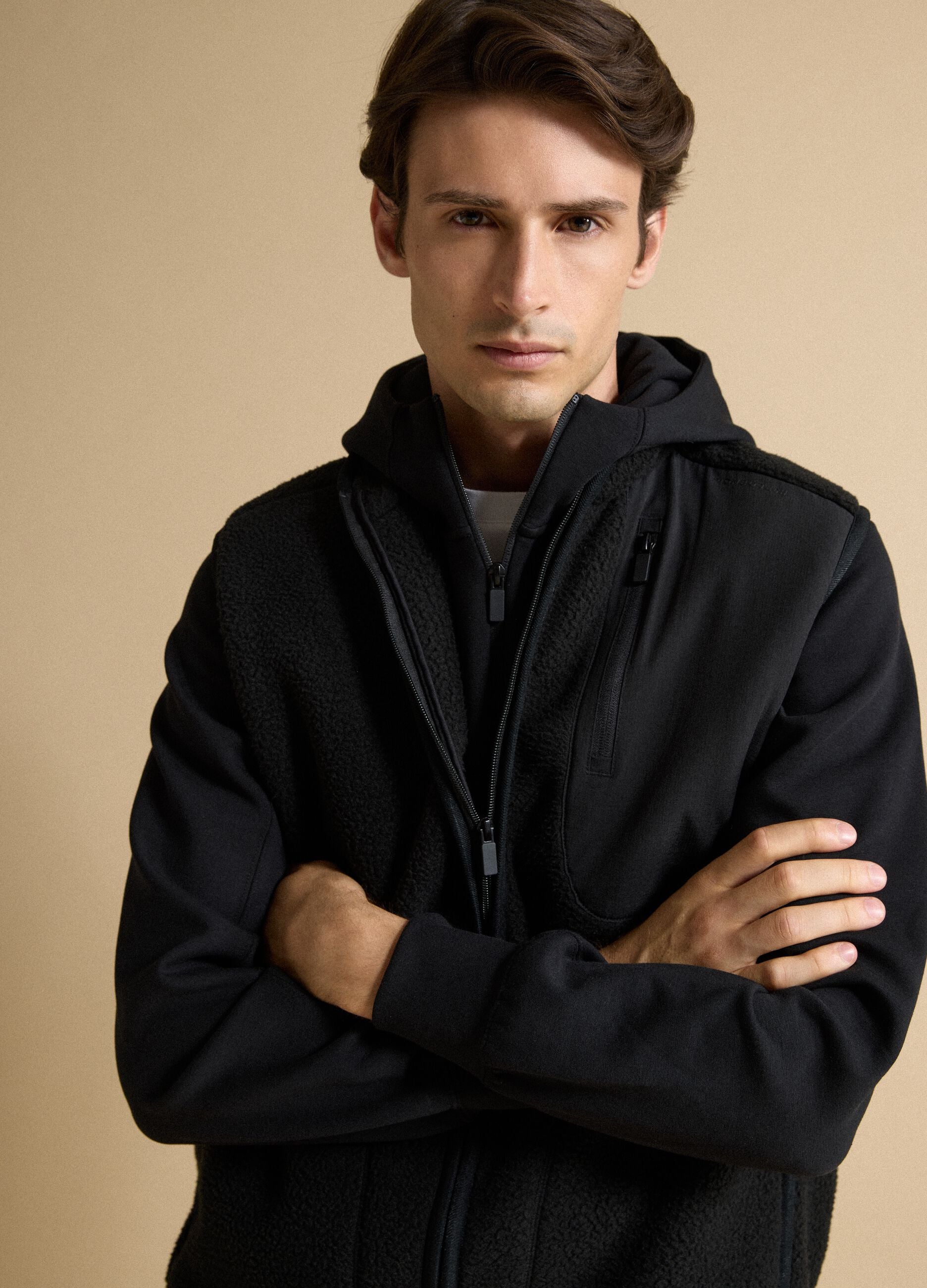 Black full-zip sweatshirt with collar, regular fit