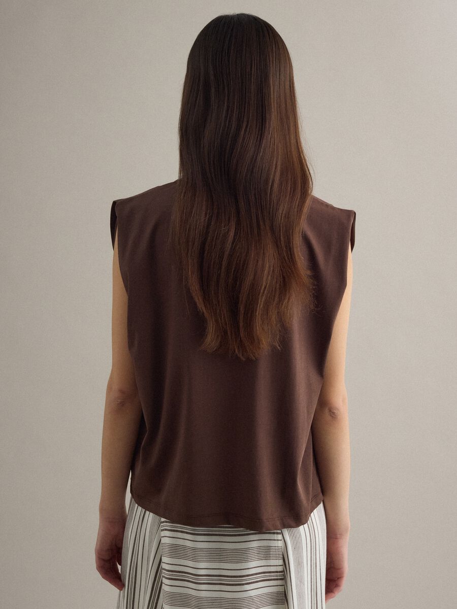 T-shirt marrone a maniche corte in misto cotone_3