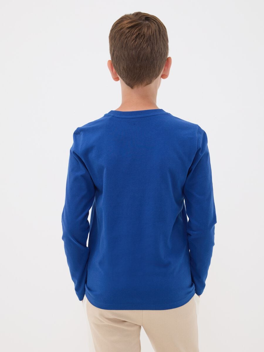 T-shirt blu in puro cotone organico con stampa frontale per ragazzo_2
