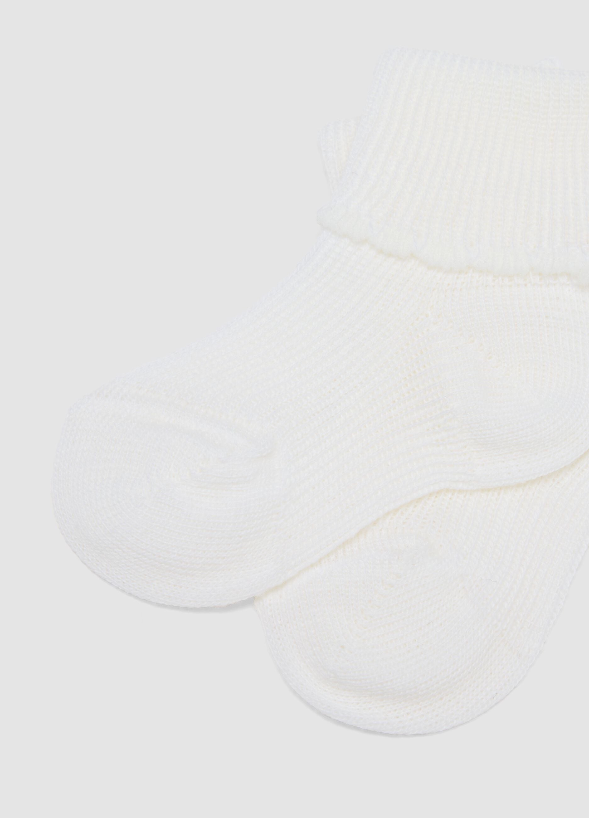 2-pack of short white wool-blend socks for newborns