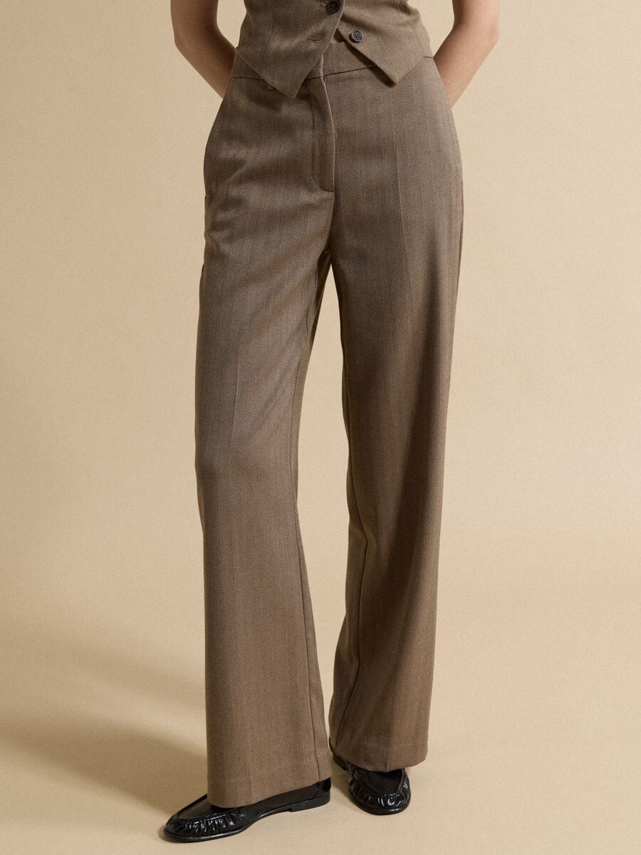 Brown regular-fit formal trousers in stretch viscose_1