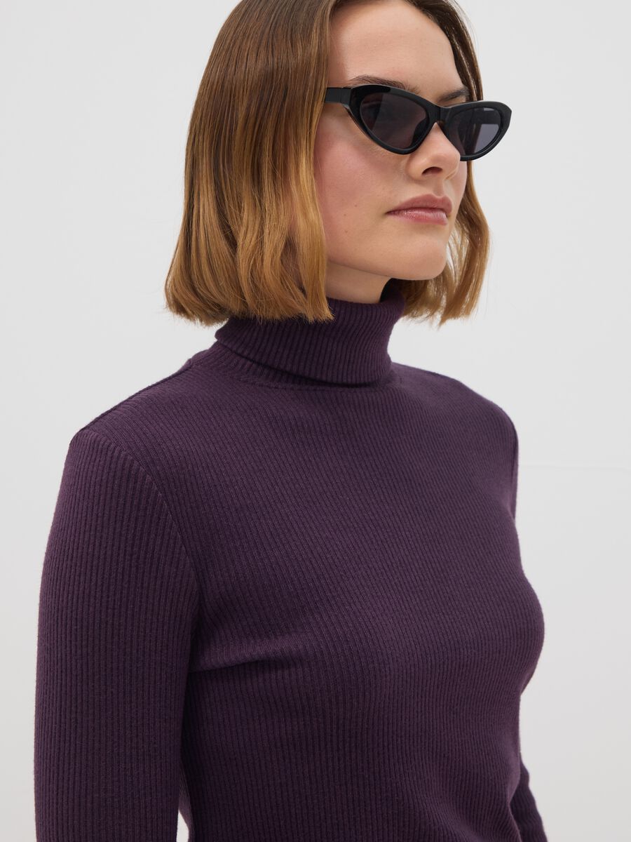 Maglia viola in misto viscosa a costine con girocollo_0