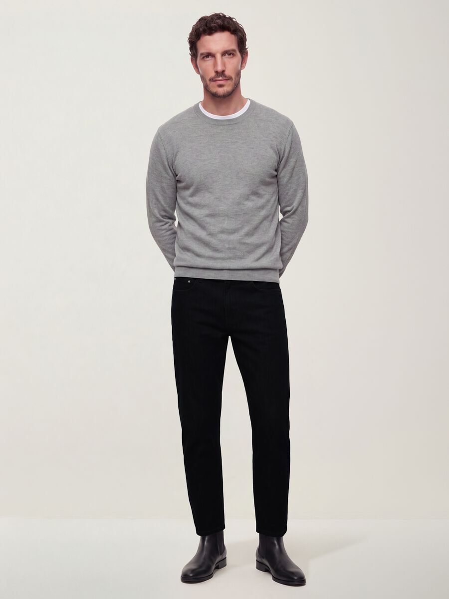 Black straight-leg trousers in stretch cotton twill_0