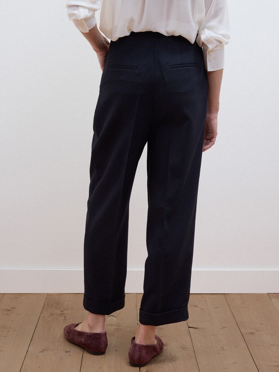 Black stretch viscose trousers with regular tapered fit_2