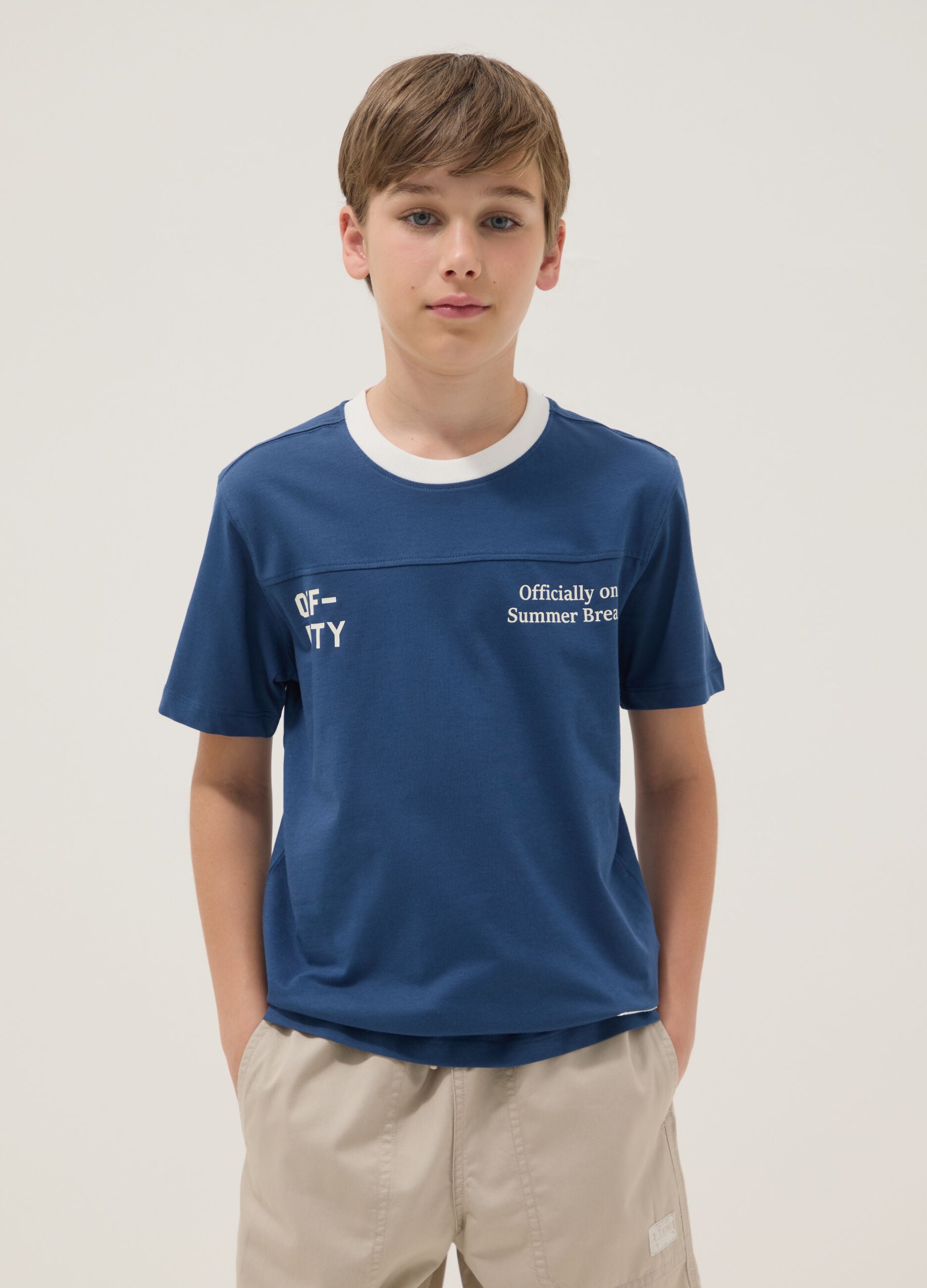 Boys' blue pure cotton T-shirt, relaxed fit with white collar
