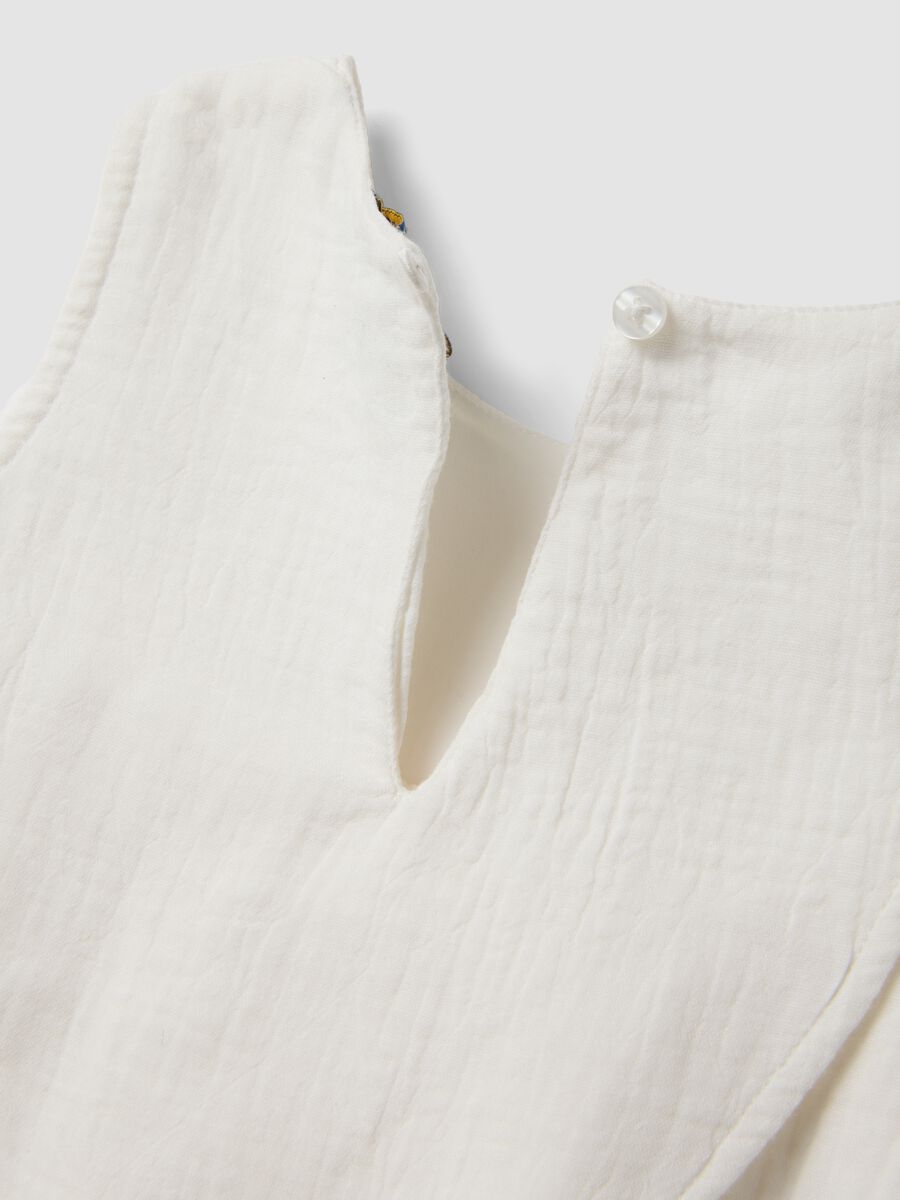 White pure cotton set with sleeveless top and shorts_3