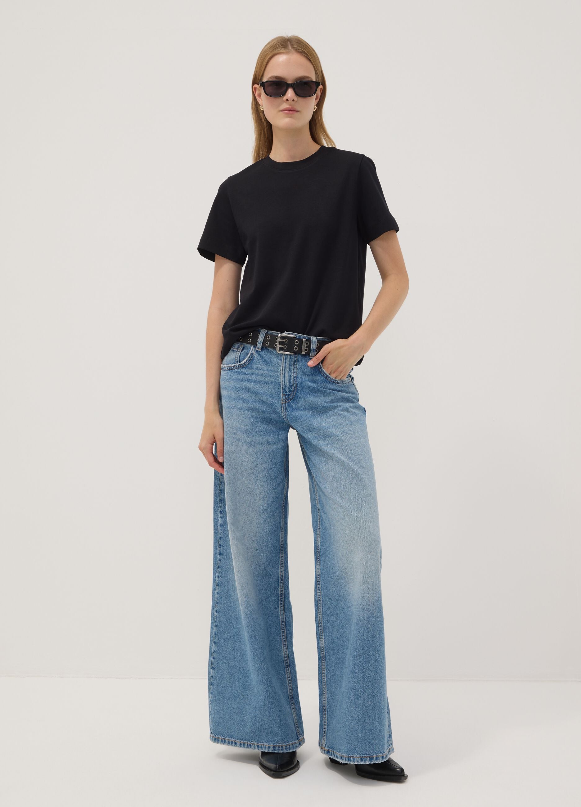 The Iconic Tee relaxed-fit black pure cotton short-sleeve T-shirt