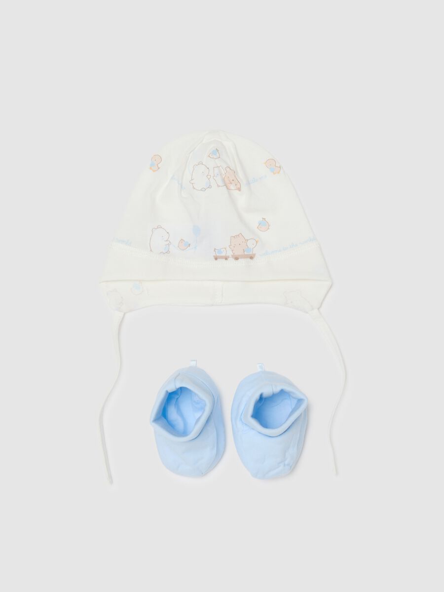 Set cappellino scarpine multicolor da neonata in puro cotone_0