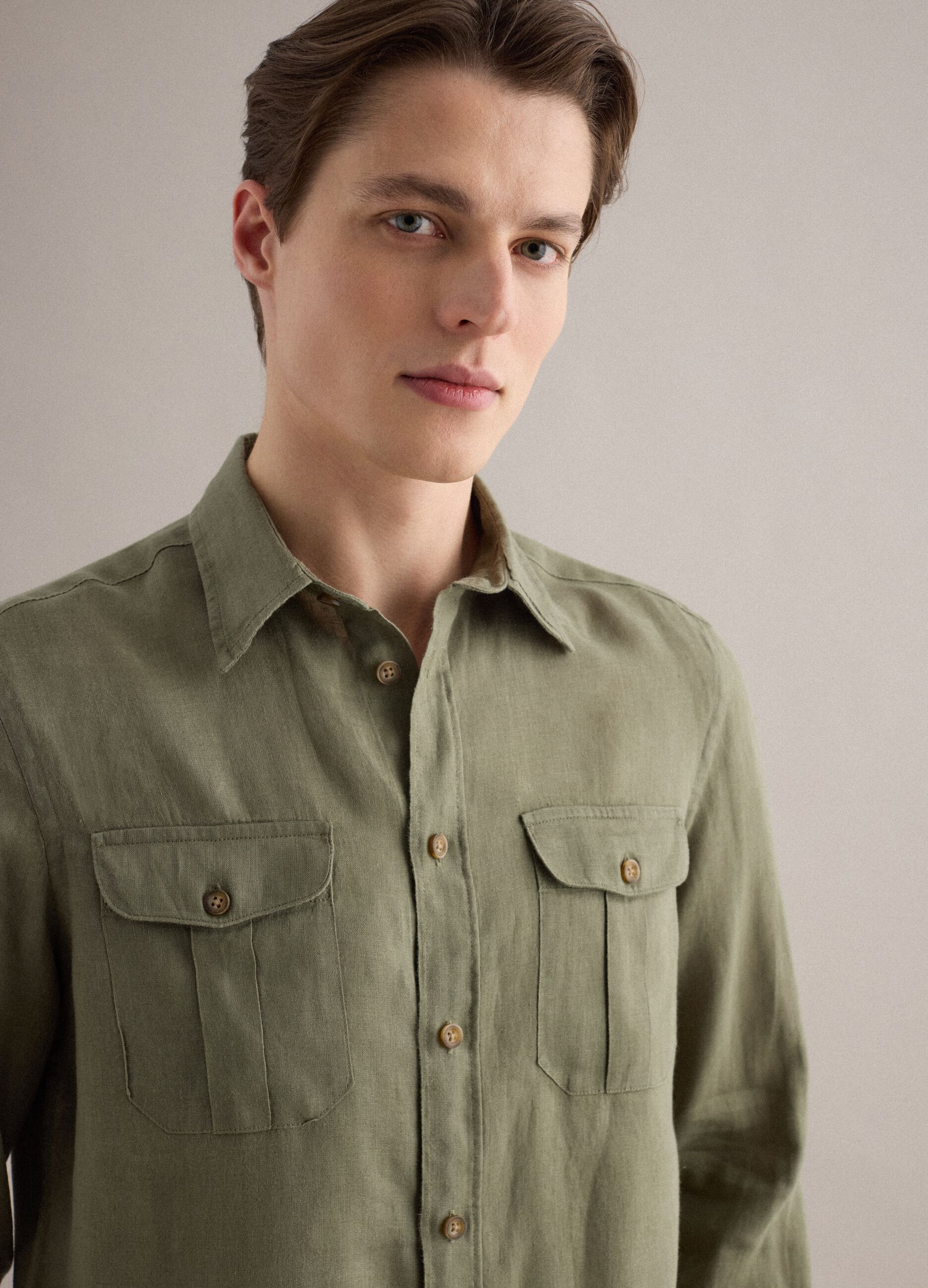 Regular fit pure linen green shirt with pockets