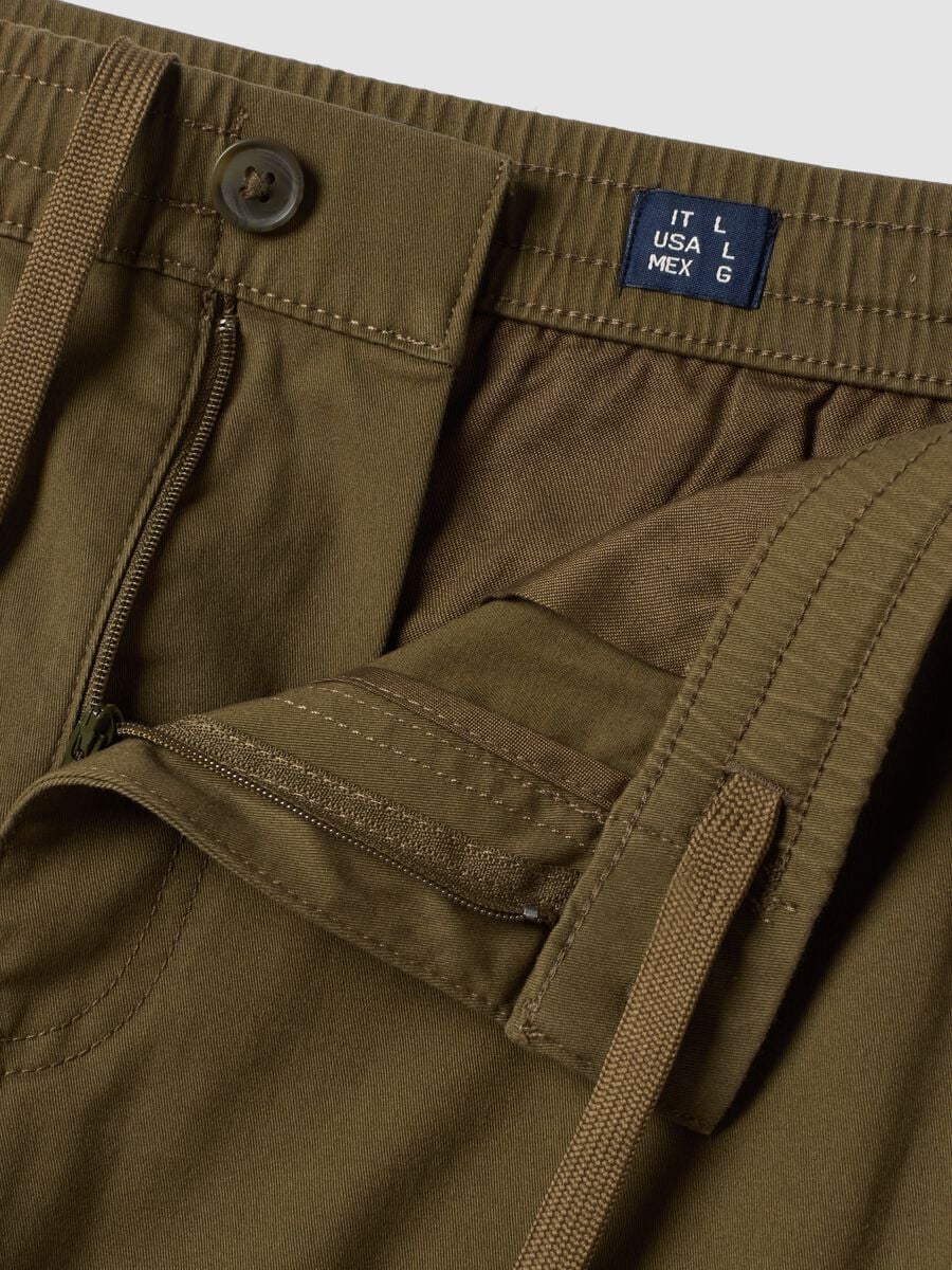 Green regular-fit stretch cotton cargo trousers_1