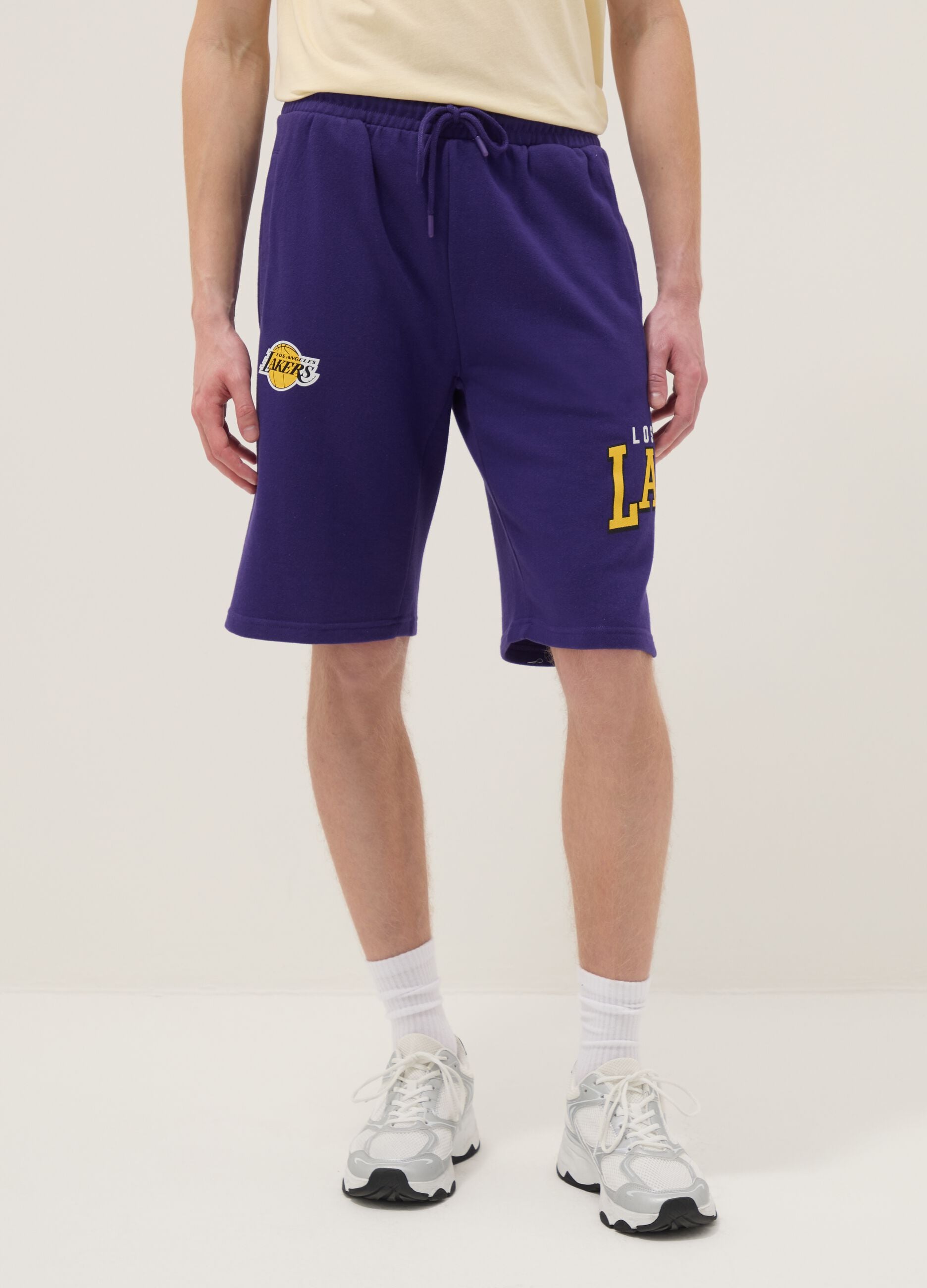 Purple cotton blend shorts with Los Angeles Lakers prints