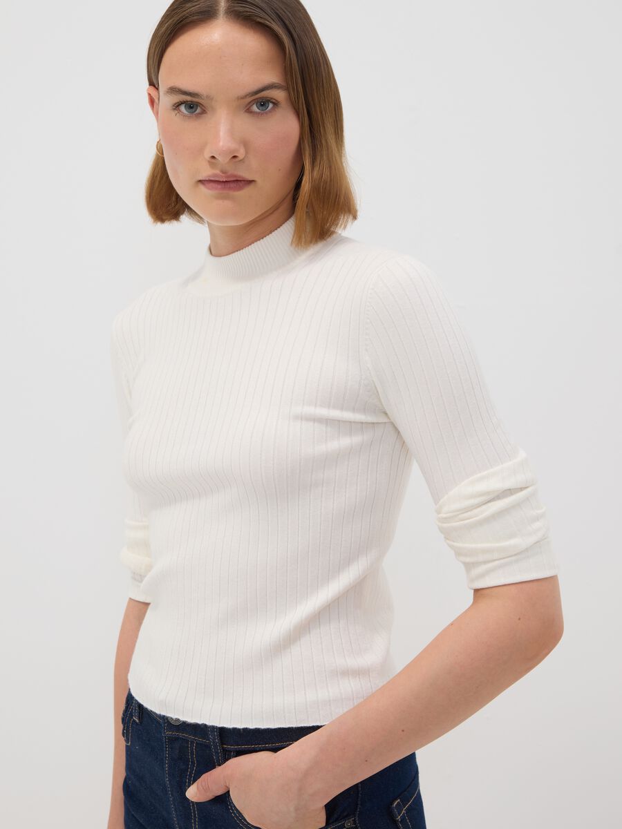 White fitted ribbed viscose-blend top with high neck_2
