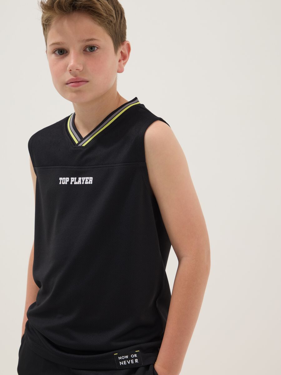 Canotta nera sportiva da ragazzo relaxed fit con scollo a V_2