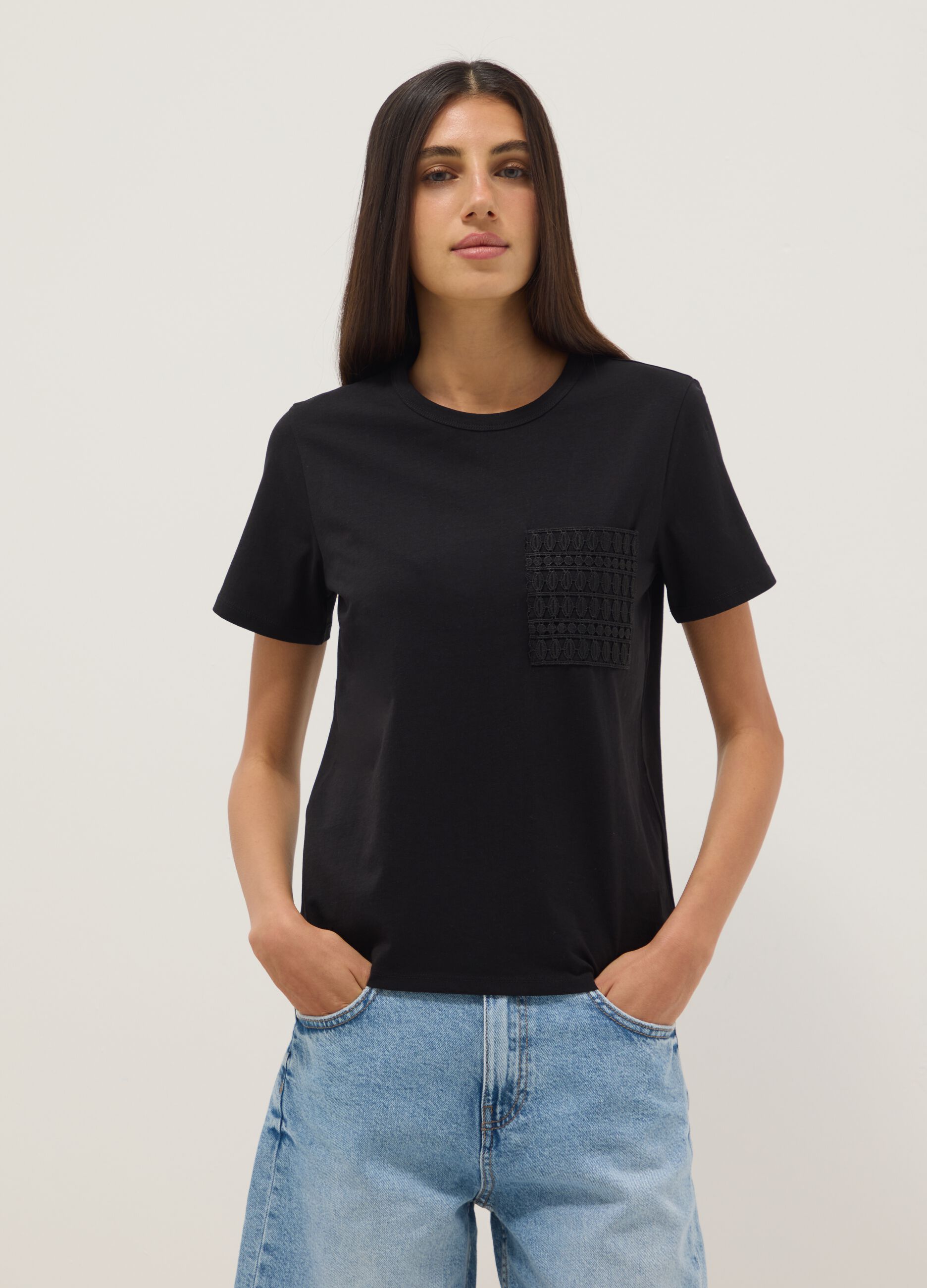 Black pure cotton regular-fit T-shirt with embroidered chest pocket