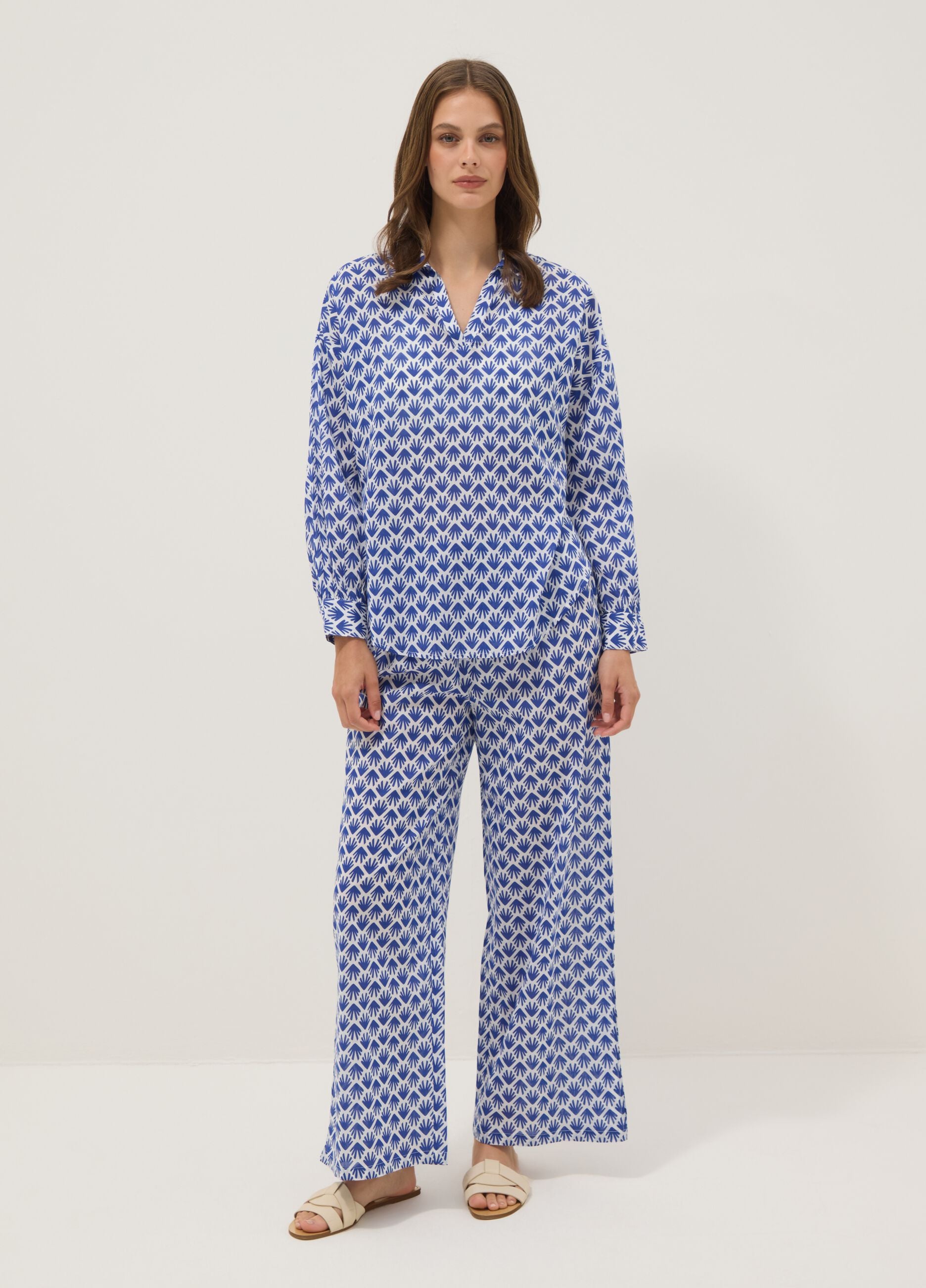 Multicoloured pure cotton shirt with pattern and V-neck