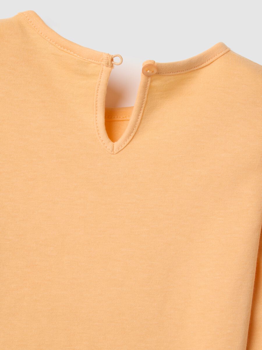 T-shirt a maniche lunghe in puro cotone arancione da bimba con stampe_3