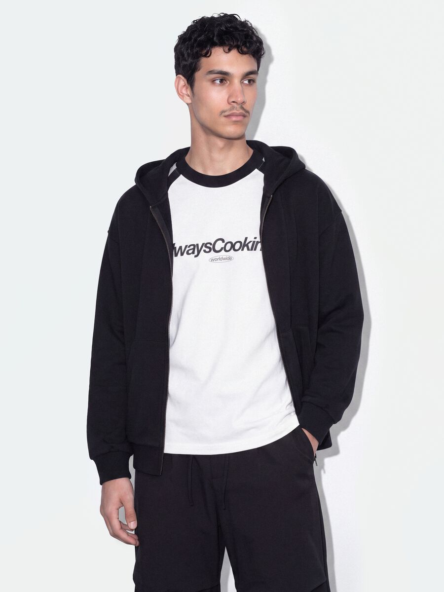 Black pure cotton cropped hoodie with oversized fit_0