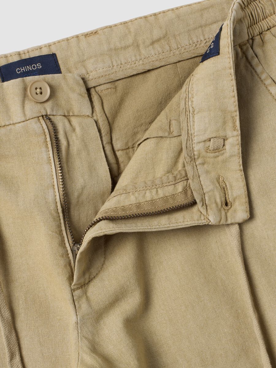 Beige chino Bermuda shorts in a linen and cotton blend_5