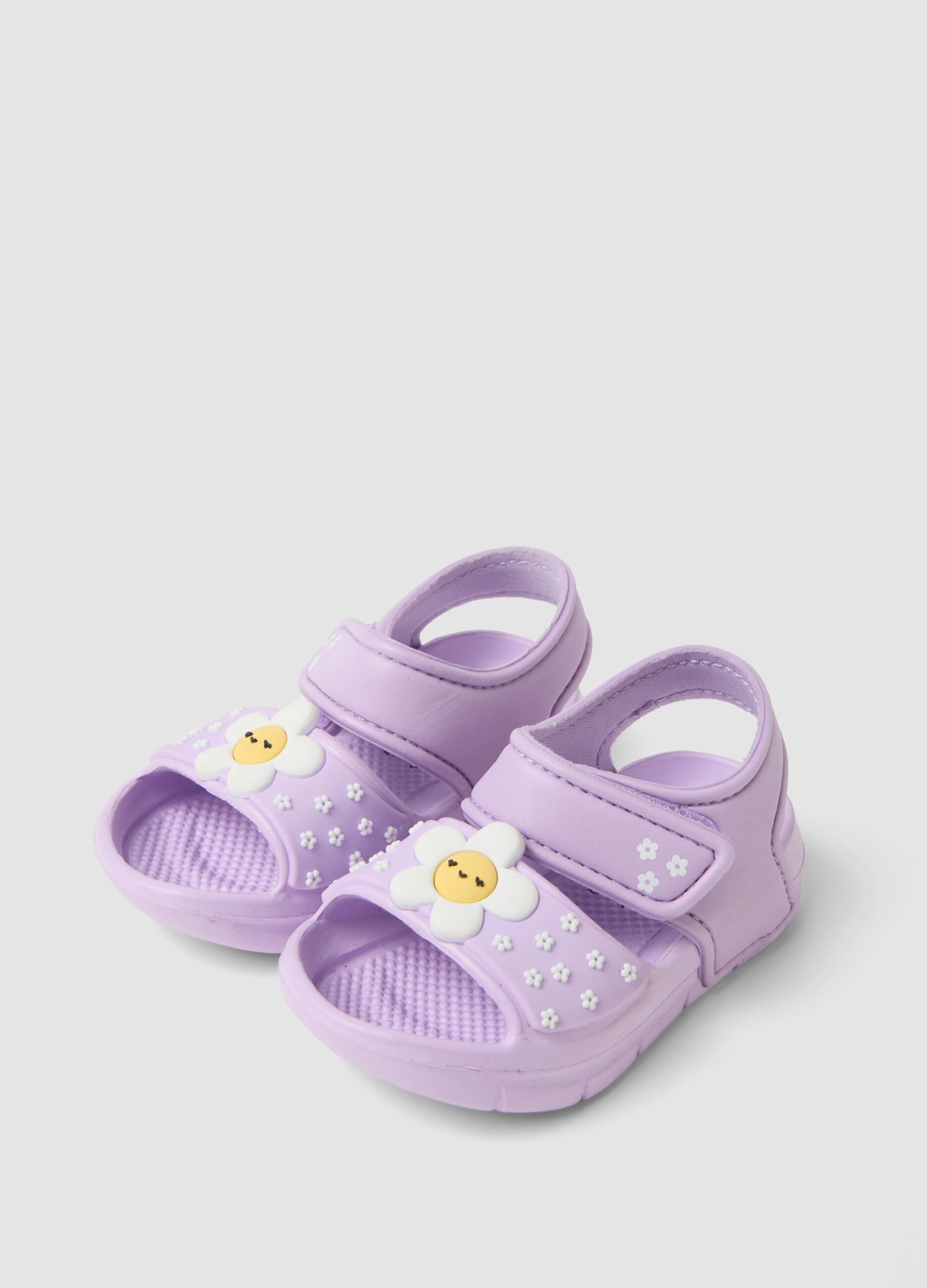 Purple sandals with Velcro fastening and appliqu&eacute; flower