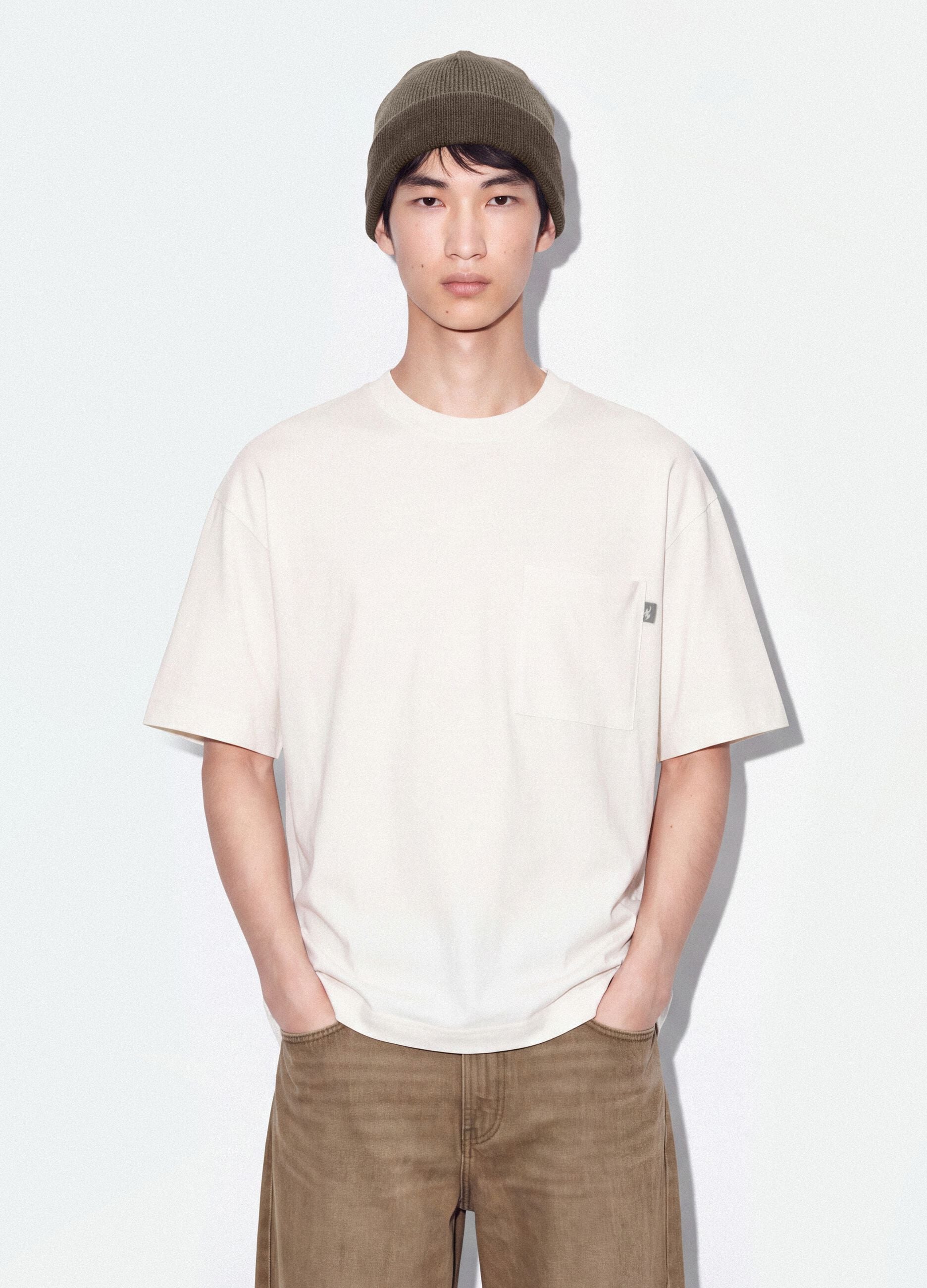 White pure cotton crew-neck T-shirt with chest pocket, boxy fit
