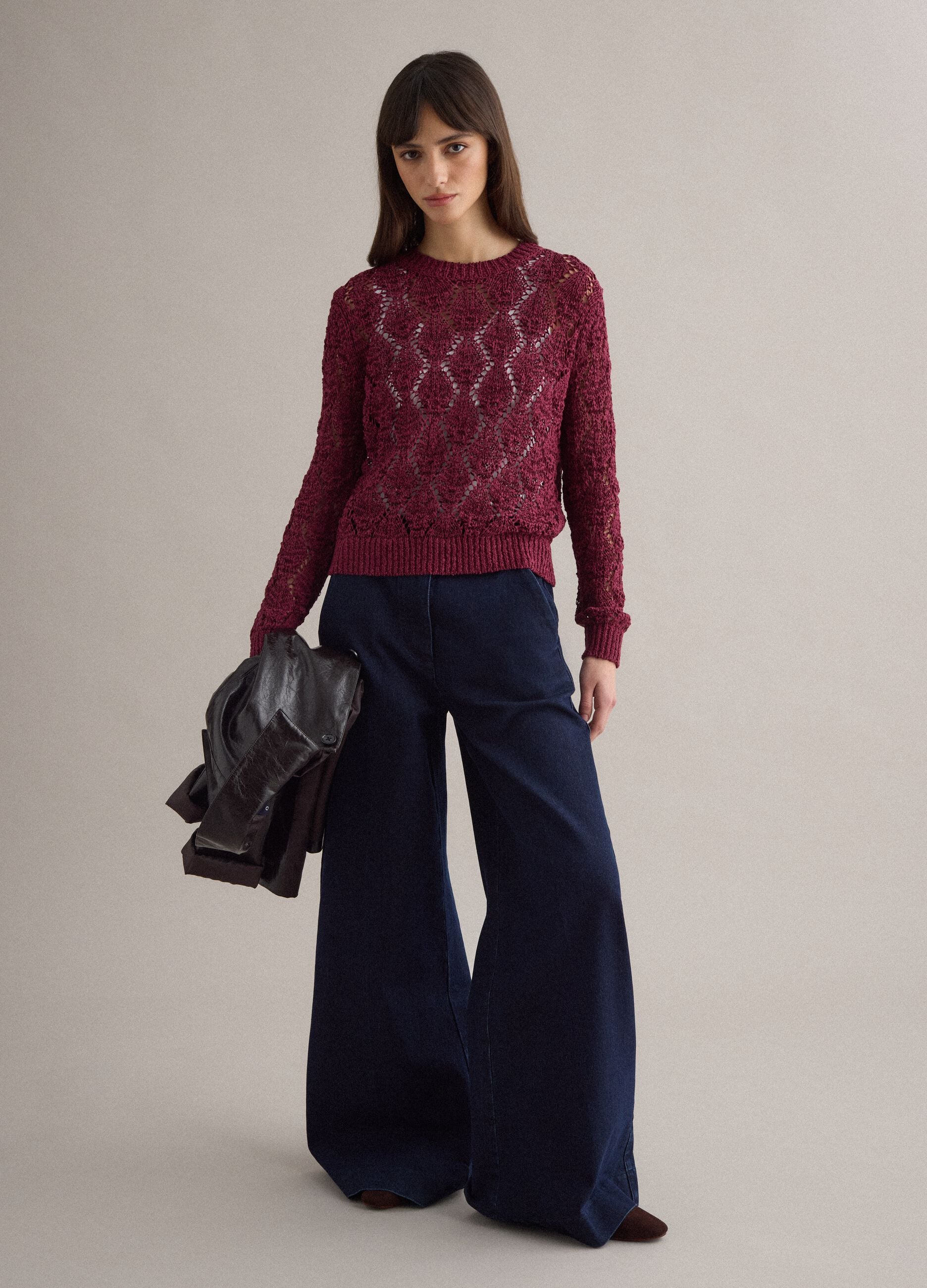 Regular fit red cotton blend jumper with knit pattern