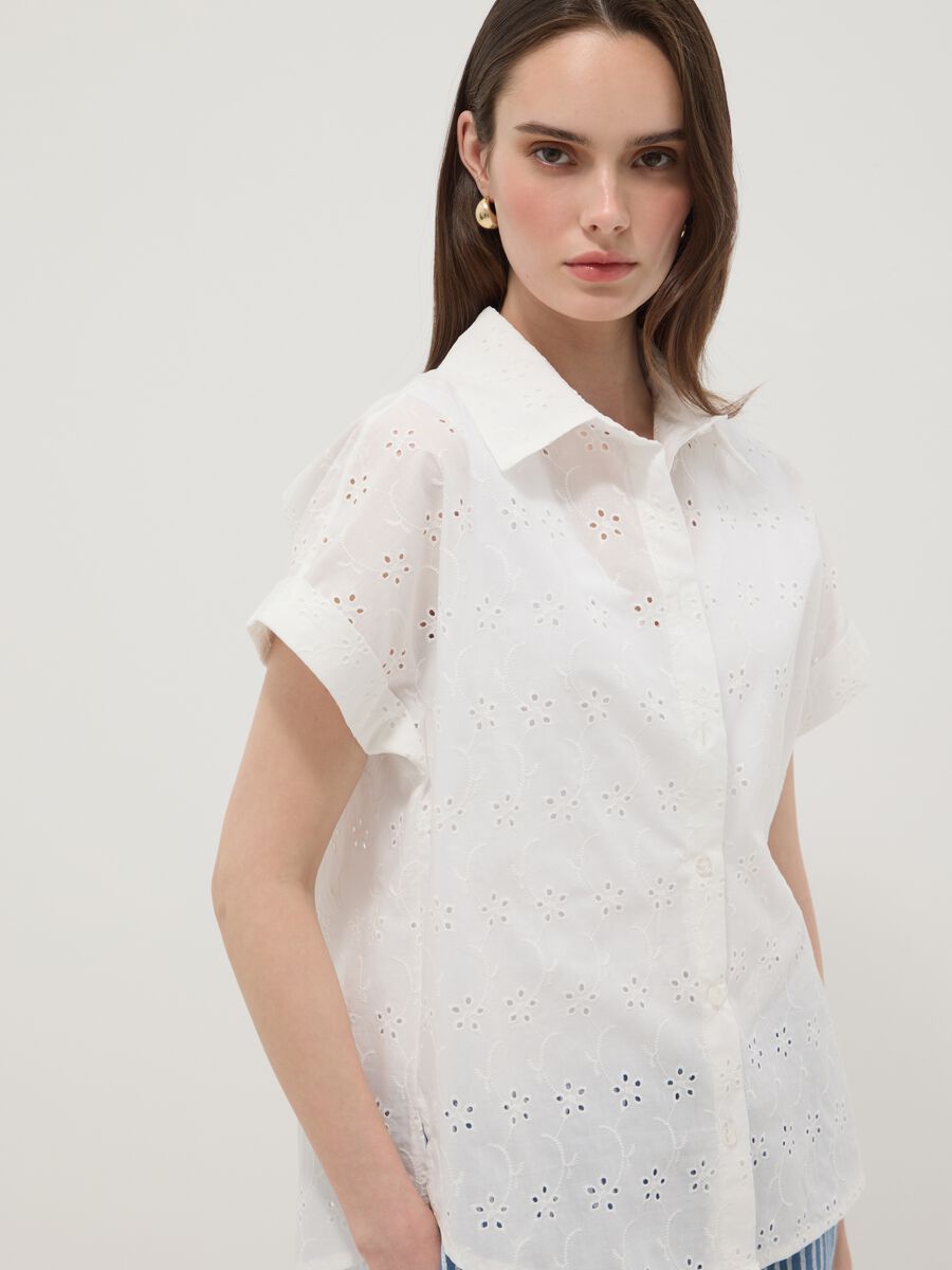 Camicia bianca in puro cotone a maniche corte traforata regular fit_0