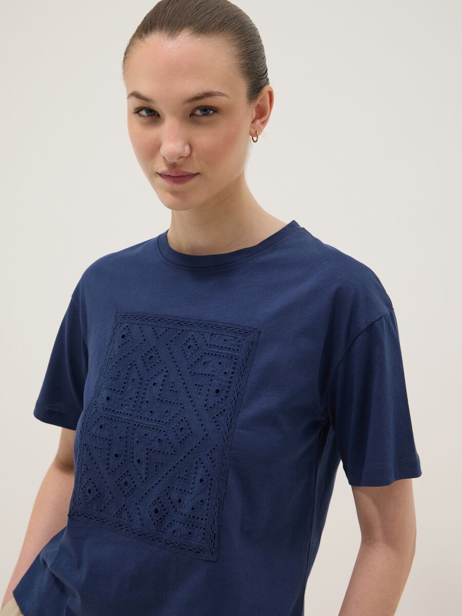 Blue regular-fit pure cotton T-shirt with perforated detail_2