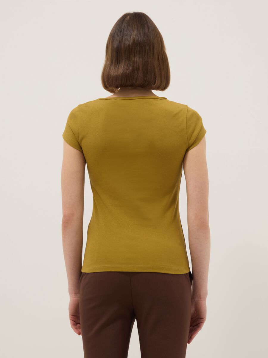 Green fitted stretch cotton T-shirt with square neckline_3