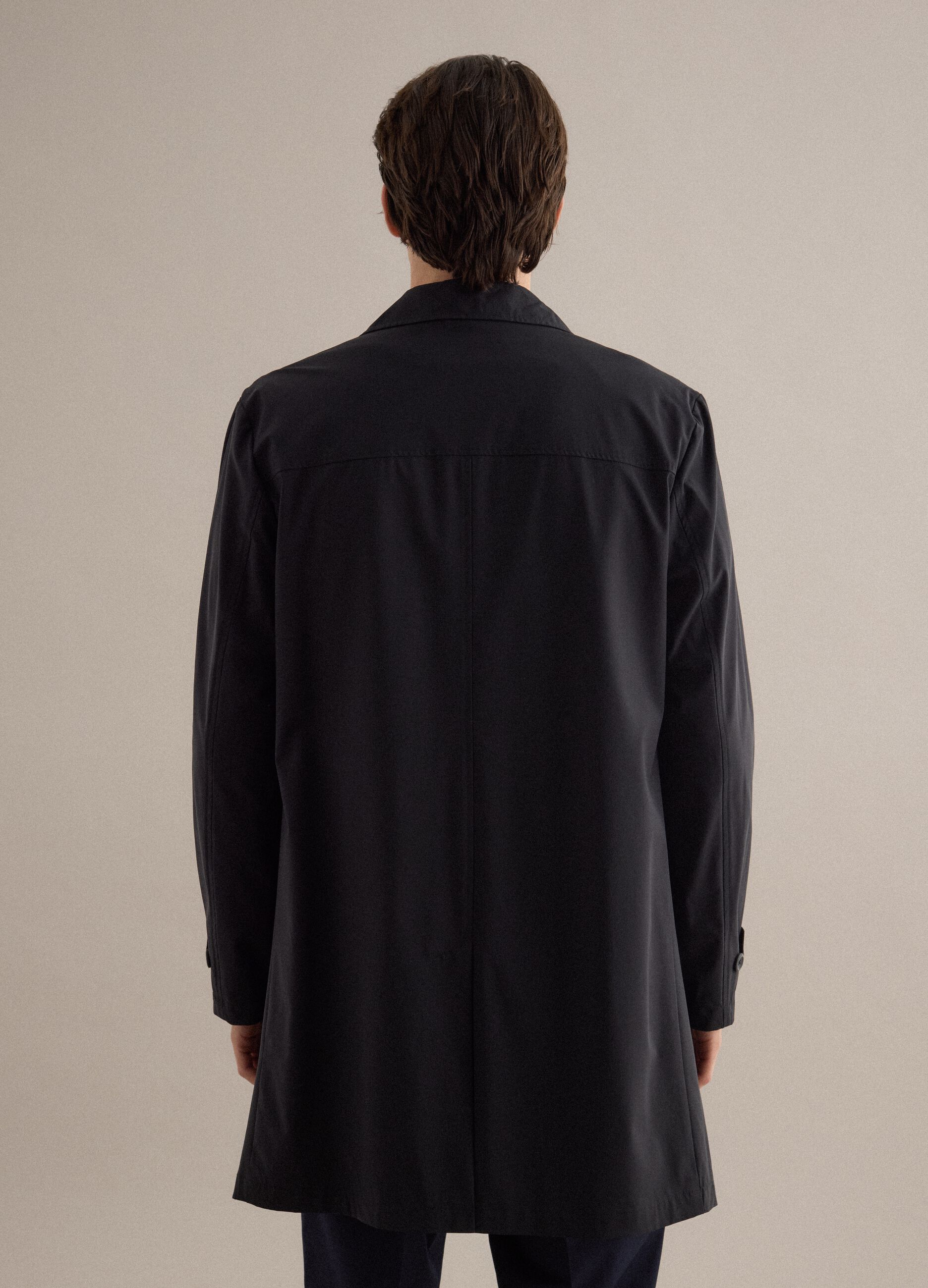 Trench lungo nero regular fit con bottoni