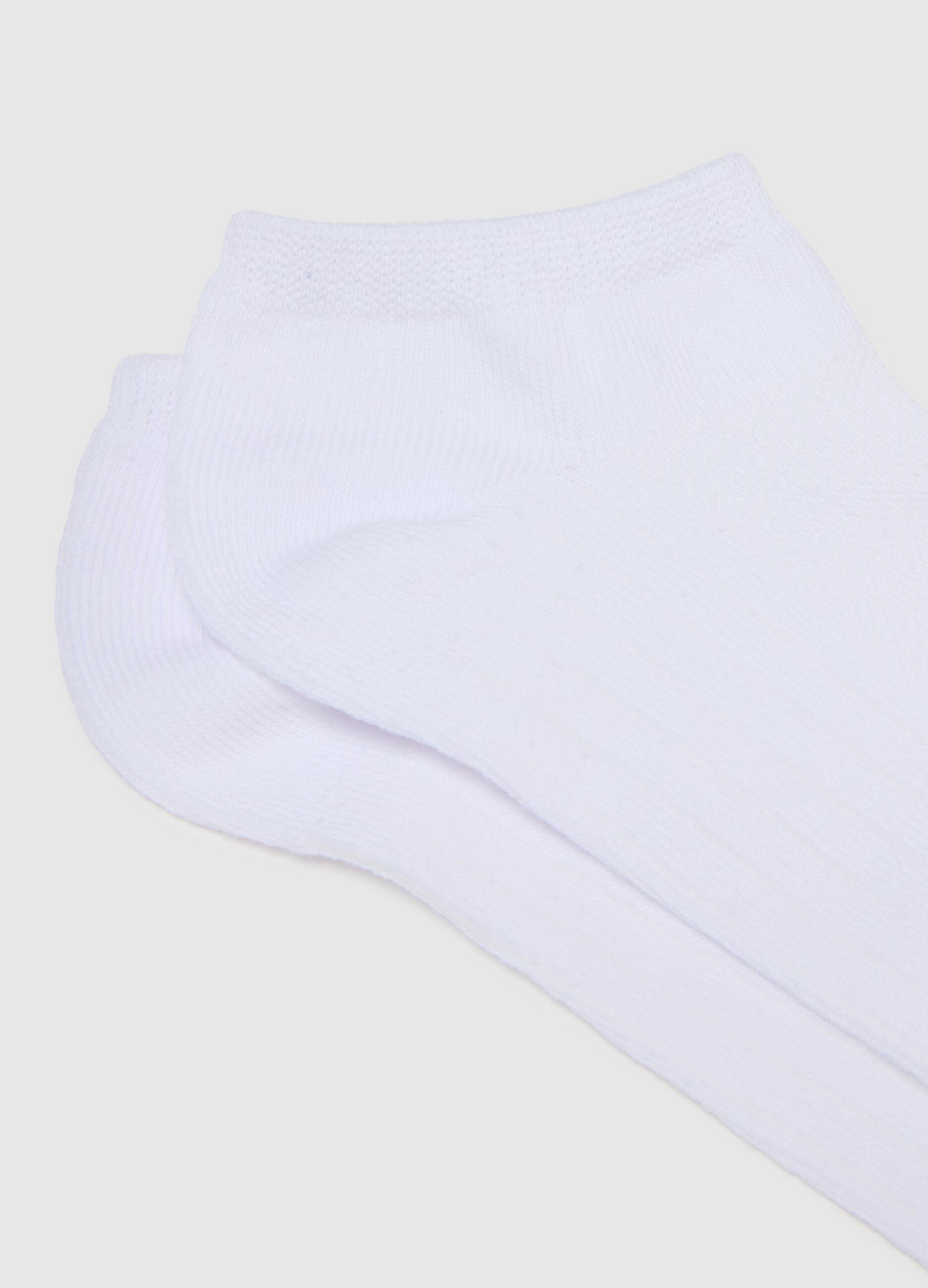 Tripack of white ankle sport socks in regular fit cotton blend